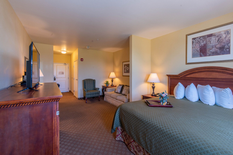 Bedroom 3, Natchez Grand Hotel & Suites On the River, Adams