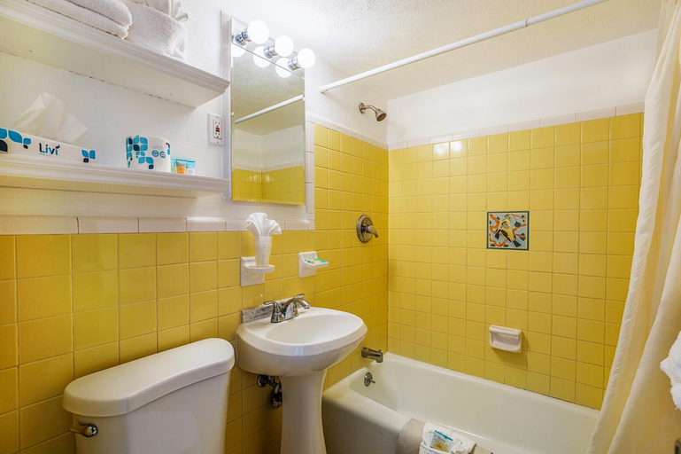 Bathroom 4, Paradise Oceanfront Resort, Cape May