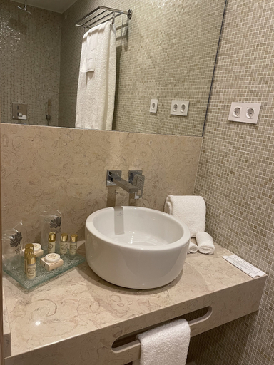 Bathroom 5, Castelo Hotel, Chaves