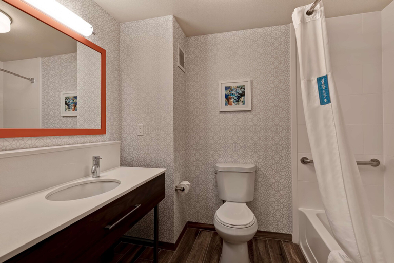 Bathroom 4, Hampton Inn & Suites Rohnert Park - Sonoma County, Sonoma