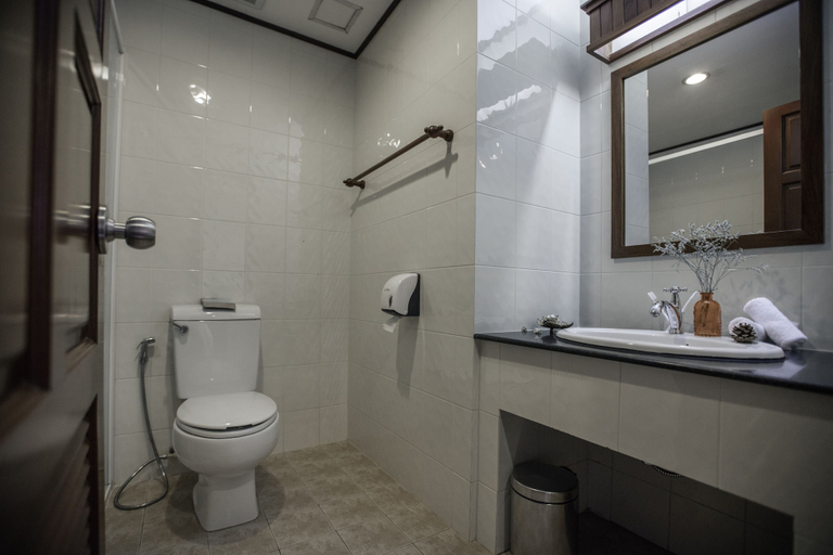 Bathroom 5, Lao Orchid Hotel, Vientiane