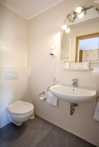 Bathroom 4, Hotel-Restaurant Haus Hubertus, Eifelkreis Bitburg-Prüm