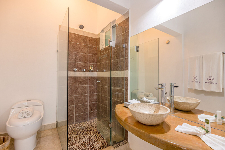 Bathroom 3, Hotel Rockaway, Dist. Pochutla