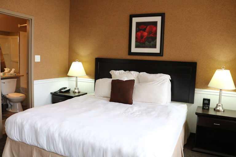 Bedroom 3, Nomad Hotel and Suites, Division No. 16