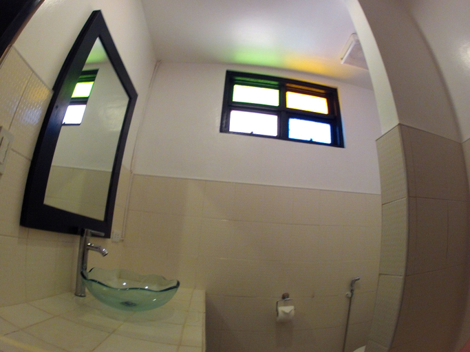 Bathroom 4, White House Beach Resort, Malay
