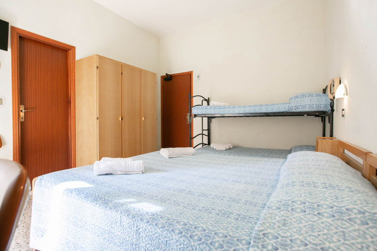 Bedroom 2, Hotel Ischia, Rimini