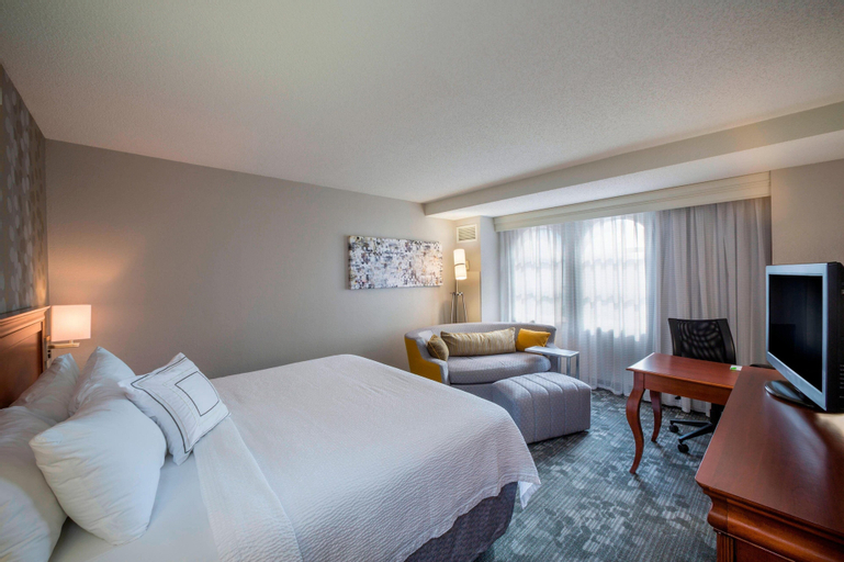 Bedroom 4, Courtyard by Marriott Norfolk Downtown, Norfolk