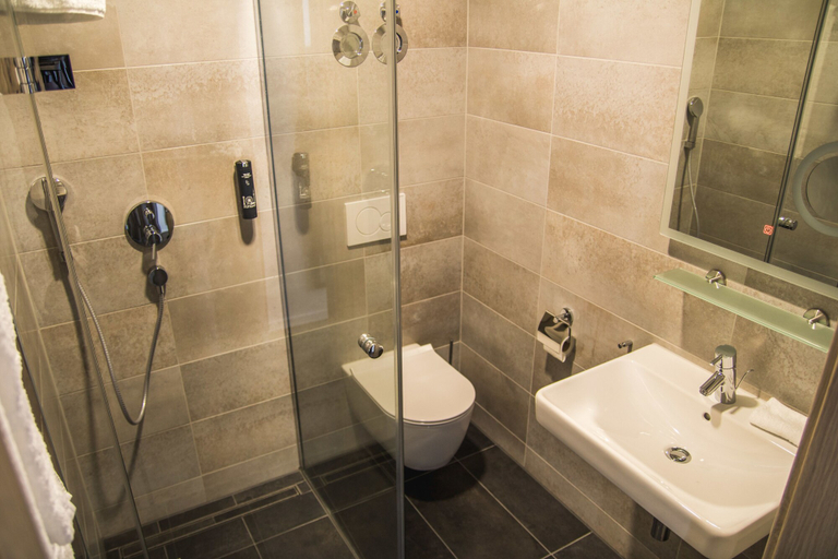 Bathroom 5, Hayta Hotel Stuttgart Airport Messe, Esslingen