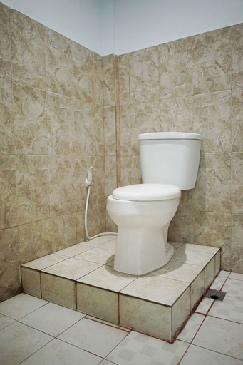 Bathroom 4, OYO 1531 Hotel Aini, Jambi
