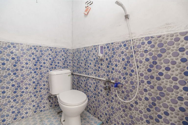 Bathroom 4, RedDoorz Syariah near Paradiso Beach Sabang, Sabang