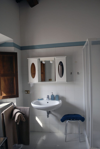 Bathroom 5, Palazzo Bonfranceschi, Macerata