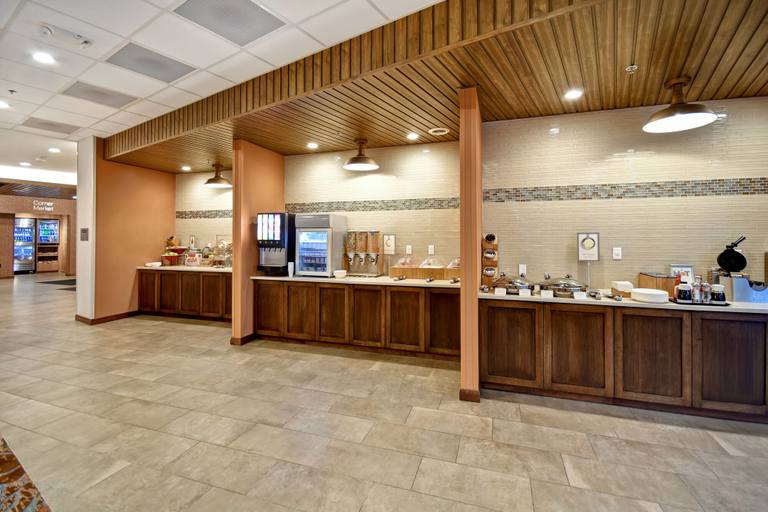 Food & Drinks 5, Fairfield Inn & Suites by Marriott Milwaukee North, Milwaukee