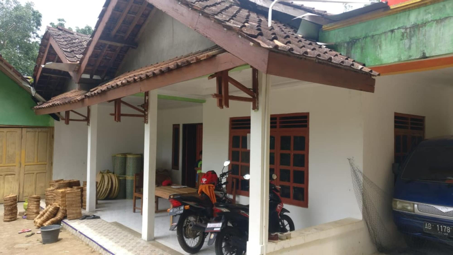 Exterior & Views 1, Wahyu Homestay - Hostel, Bantul