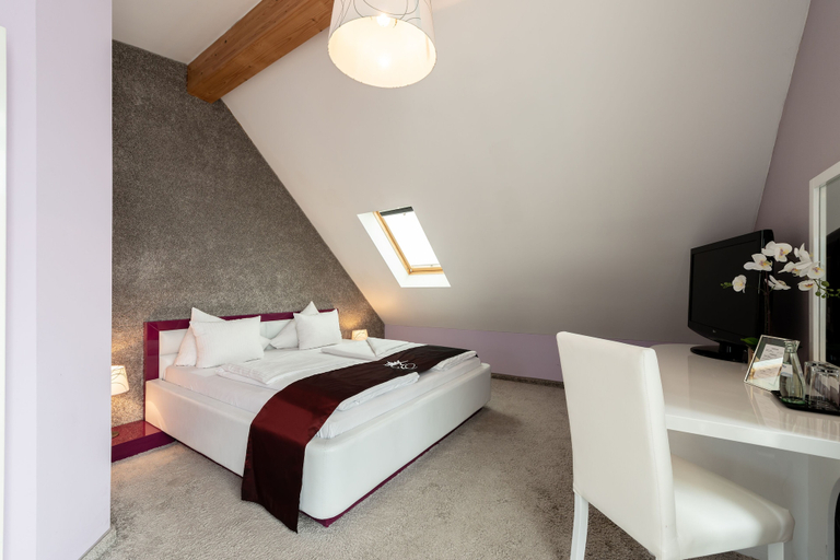 Bedroom 3, Empress Hotel, München