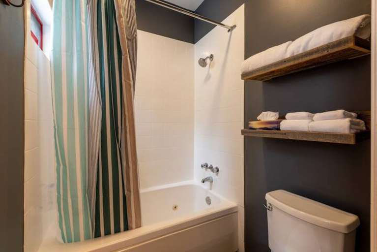 Bathroom 4, Cozy Creekside Two-Storey Condo, Squamish-Lillooet