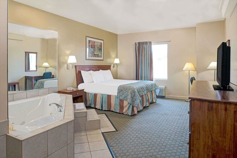 Bedroom 3, Days Inn by Wyndham Downtown St. Louis, Saint Louis