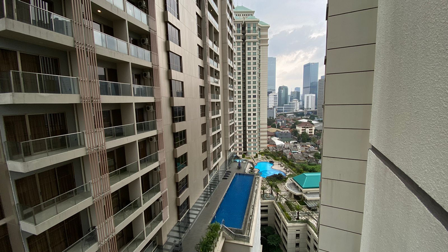Exterior & Views 2, Fancy and Nice 1BR at Batavia Benhil Apartment By Travelio, Central Jakarta