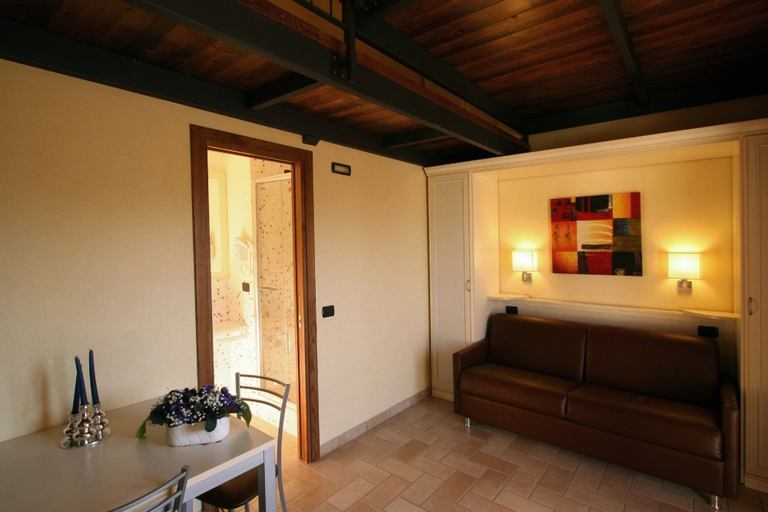 Others 5, Borgo Castel Savelli, Rome
