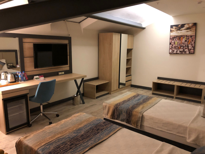 Bedroom 2, Ramada Encore By Wyndham Istanbul Basin Express, Basaksehir