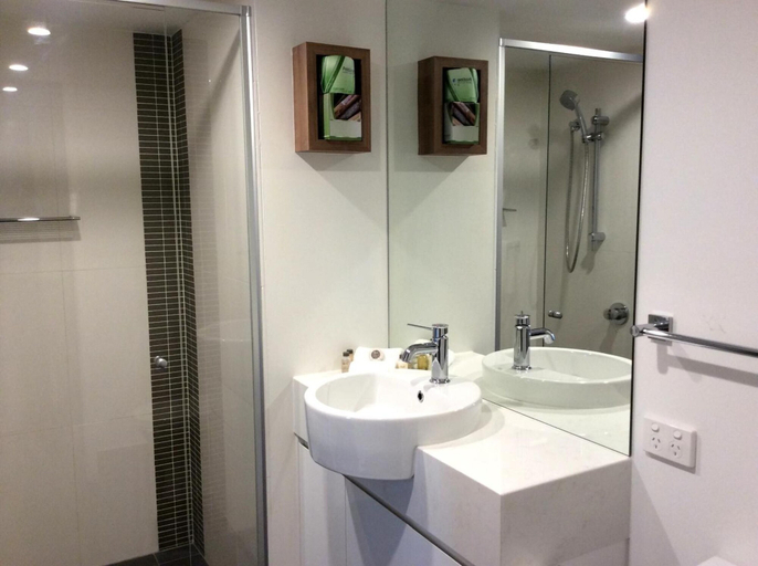 Bathroom 5, Morgan Suites, Brisbane