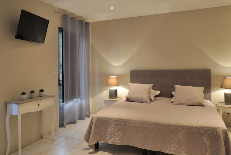 Bedroom 4, A l'orée des vignes, Hérault
