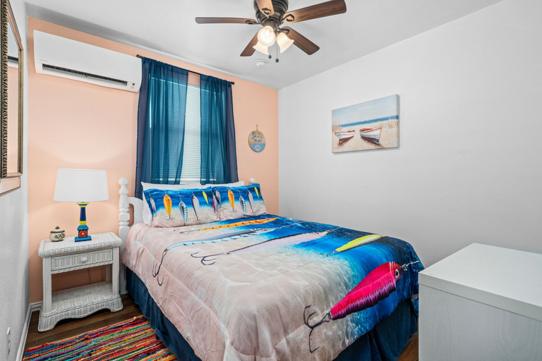 Bedroom 4, Seas the Day - Side B, Aransas