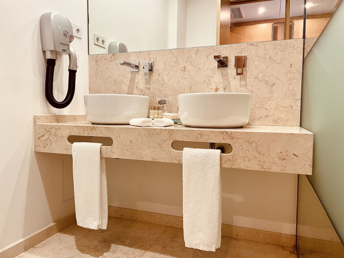 Bathroom 5, Castelo Hotel, Chaves