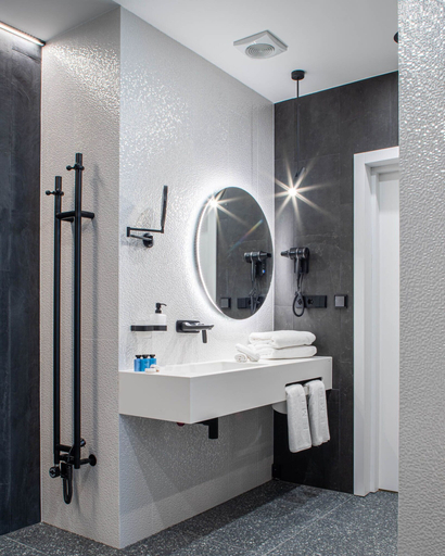 Bathroom 5, Emily Resort, L'vivs'ka