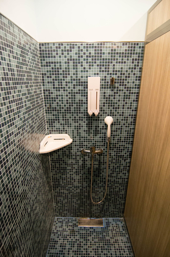 Bathroom 5, backpackers hostel - Changchun, Taipei City