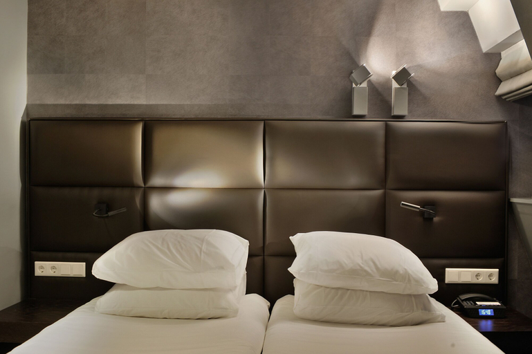 Bedroom 3, Amsterdam Forest Hotel, Amstelveen