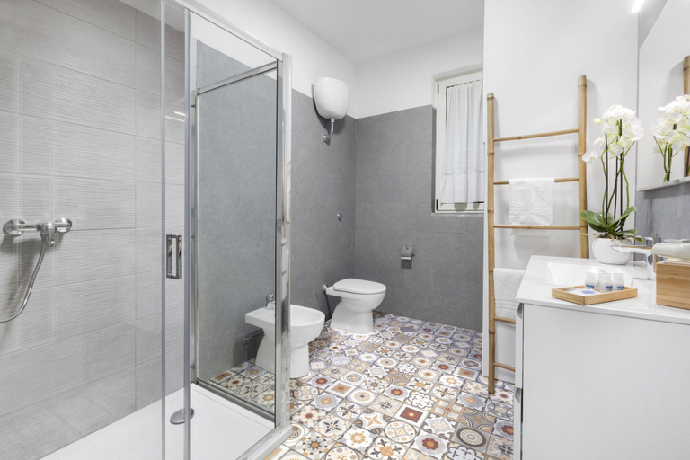 Bathroom 3, Villa Luisa play& pool, Napoli