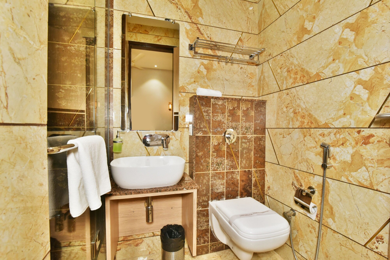 Bathroom 4, Hotel Infa, Amritsar