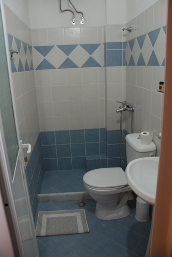 Bathroom 4, Hotel Mano, Sarandës