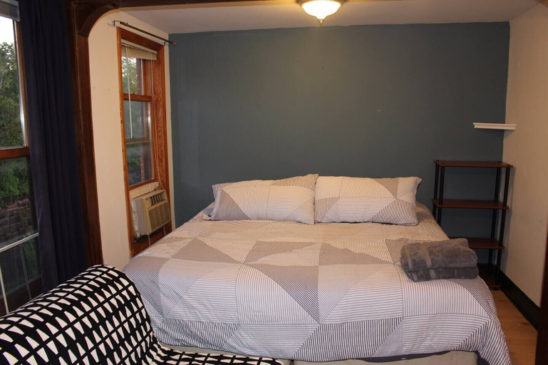 Bedroom 2, Serene Studio close to NYC. Walk to shops, PATH, Jersey City