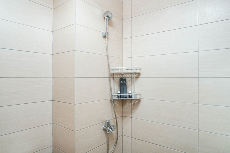 Bathroom 5, Simply Studio Room Apartment Margonda Residences 5 By Travelio, Depok