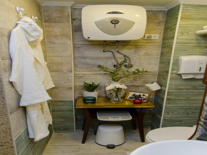 Bathroom 4, Paris Hotel, Qasr an-Nil