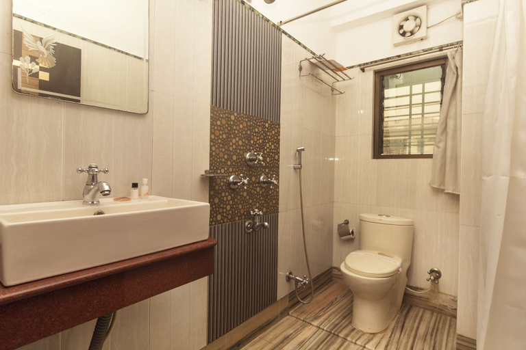 Bathroom 4, Jagjeet Balaji Inn, Darjiling