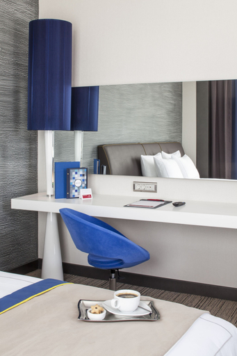 Bedroom 3, Ramada Hotel & Suites by Wyndham Izmir Kemalpasa, Kemalpaşa