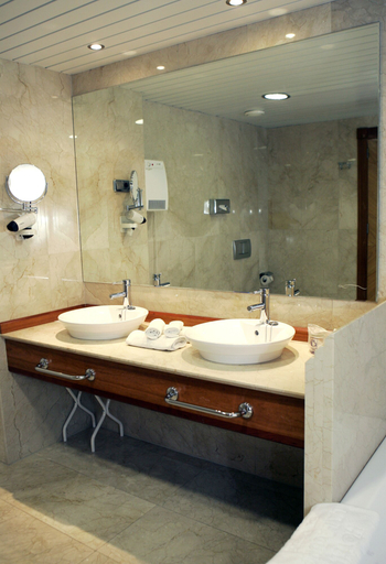 Bathroom 5, Hotel La Laguna Spa & Golf, Alicante