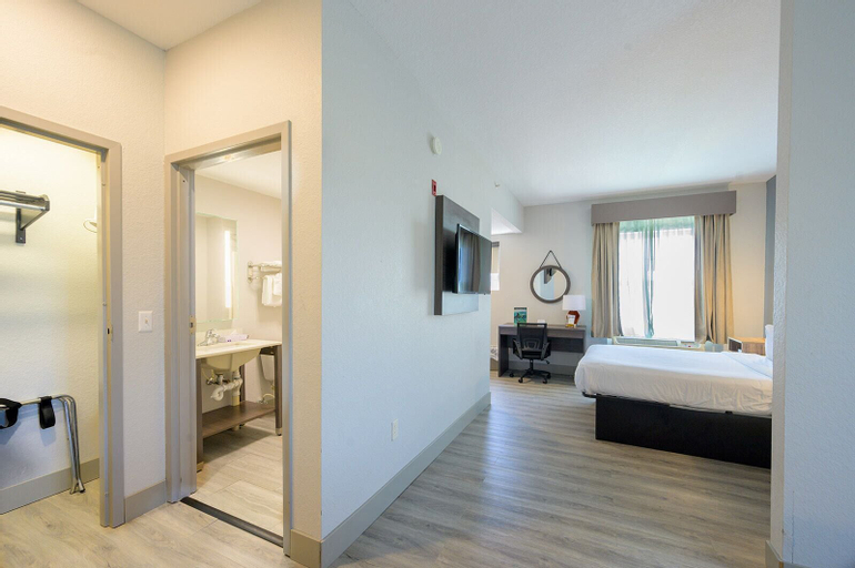 Bedroom 24