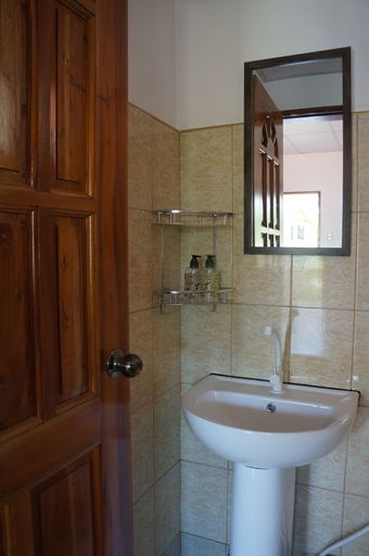Bathroom 5, Hotel Renate, Panglao