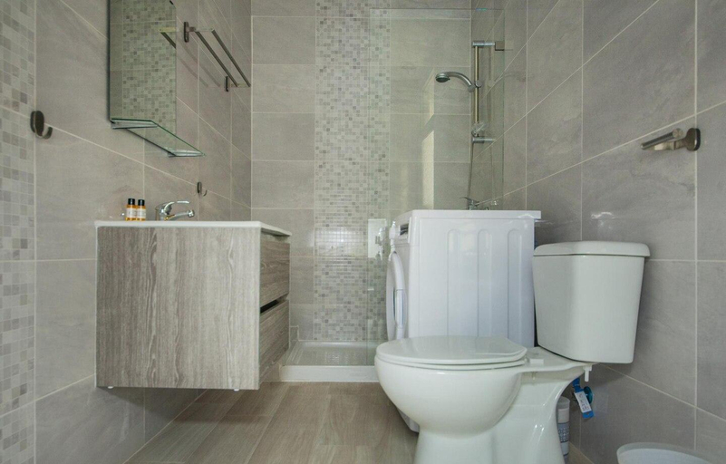 Bathroom 3, A46 - Oliveira Downtown Apartment, Lagos