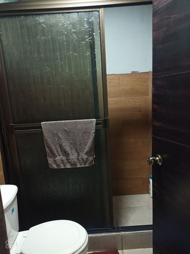 Bathroom 4, Hogar tico- estadounidense, Alajuela