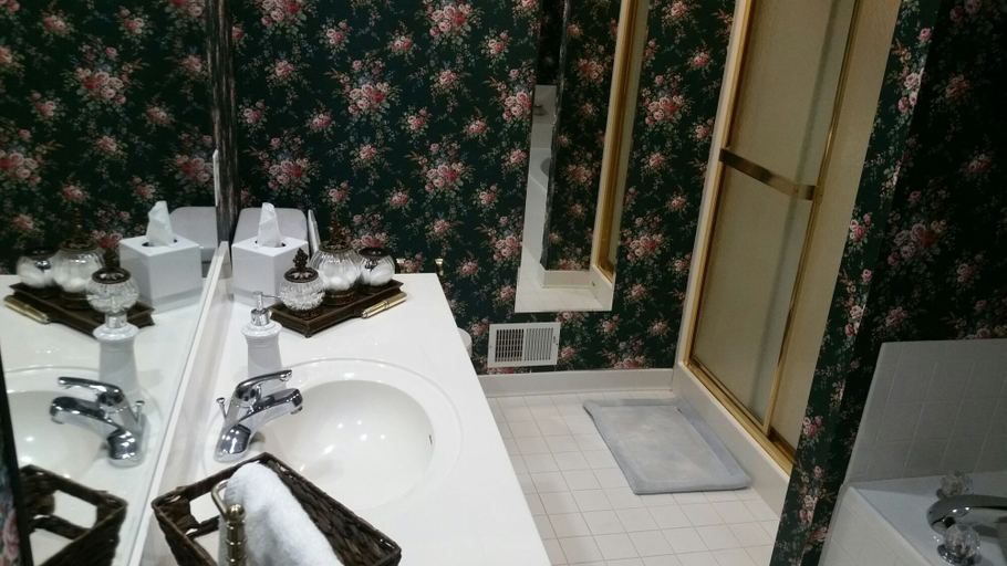 Bathroom, Stockbridge Lakes Bed & Breakfast, Henry