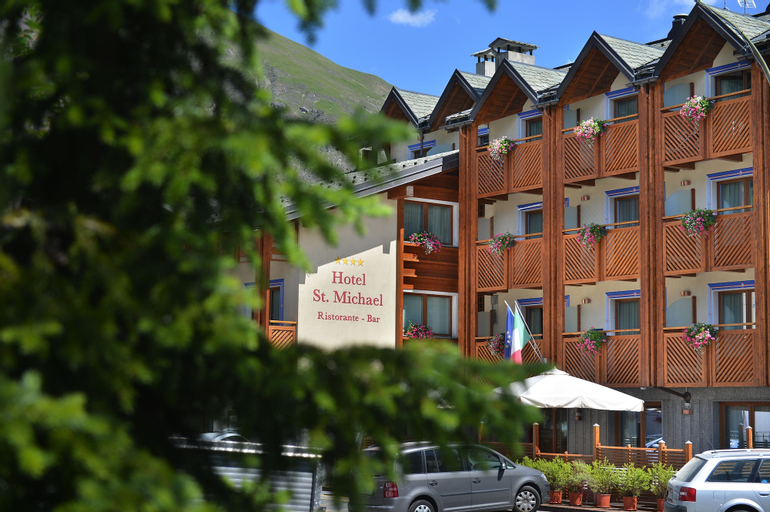 Exterior & Views 2, Hotel St. Michael, Sondrio