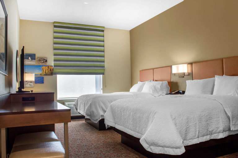 Bedroom 4, Hampton Inn Parker, La Paz