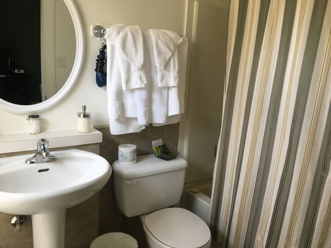 Bathroom 5, Westover Inn, Perth