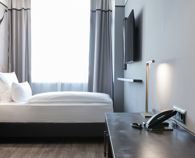 Bedroom 5, TITANIC Comfort Kurfürstendamm, Berlin