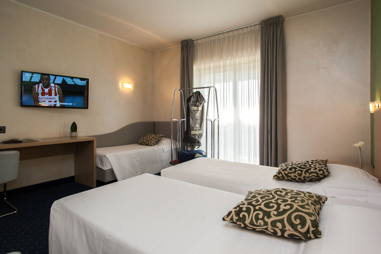Bedroom 3, Palace Hotel Zingonia, Bergamo