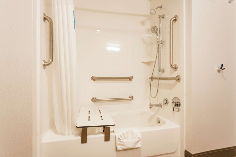 Bathroom 4, Hampton Inn Cumberland, Allegany